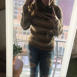 Brown/tan turtleneck